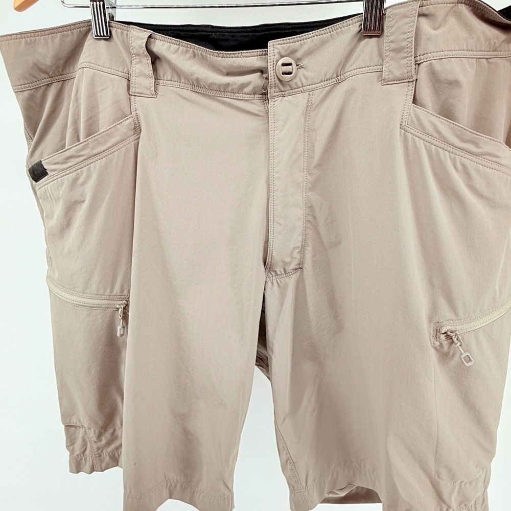 BEYOND Cargo Shorts Tan Zip Pockets‎ Outdoor Hiking Casual Mens XL